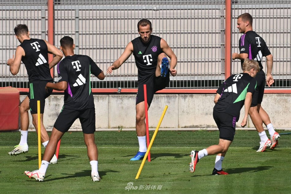 为红军卫冕 为红军卫冕